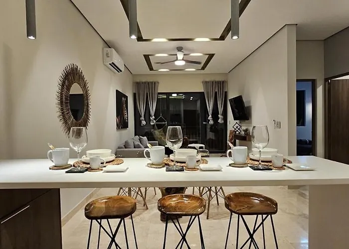 Luxury 2br Steps Away From The Clubs *