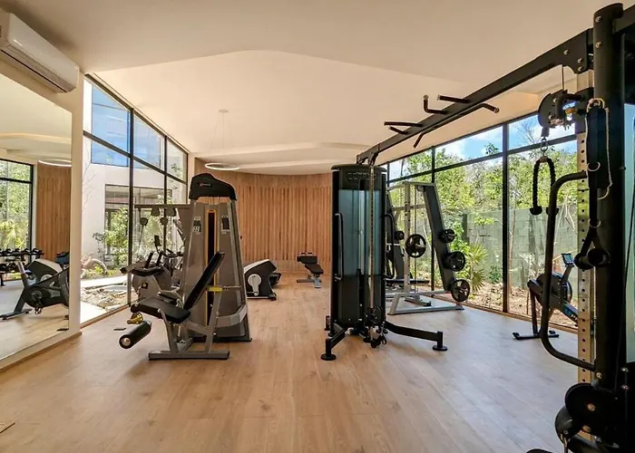 Apartment Luxury 2br Steps Away From The Clubs