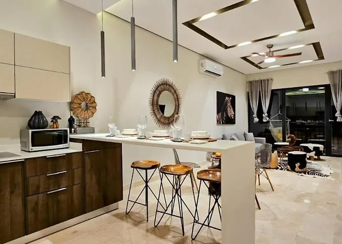 Apartment Luxury 2br Steps Away From The Clubs *
