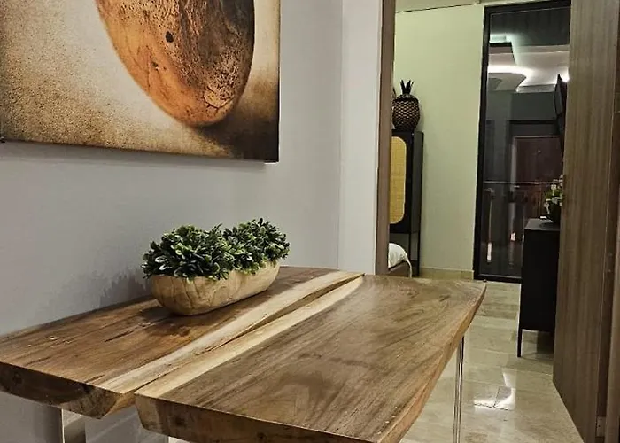 Luxury 2br Steps Away From The Clubs