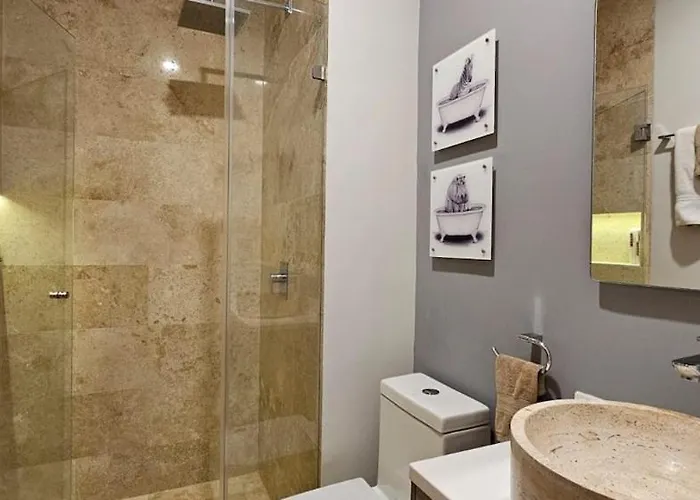 Apartment Luxury 2br Steps Away From The Clubs