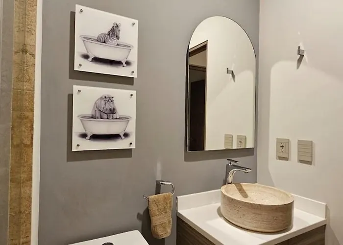 Apartment Luxury 2br Steps Away From The Clubs