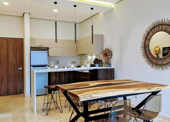 Luxury 2br Steps Away From The Clubs