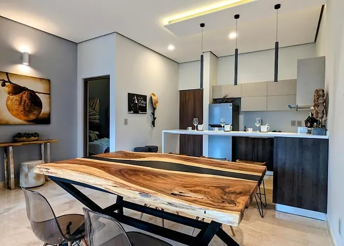 Luxury 2br Steps Away From The Clubs