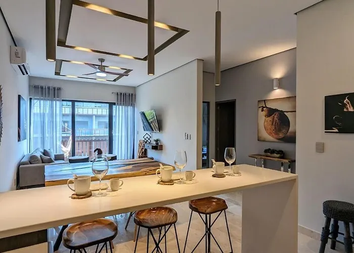Apartment Luxury 2br Steps Away From The Clubs