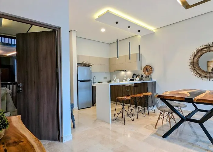 Luxury 2br Steps Away From The Clubs Apartment *