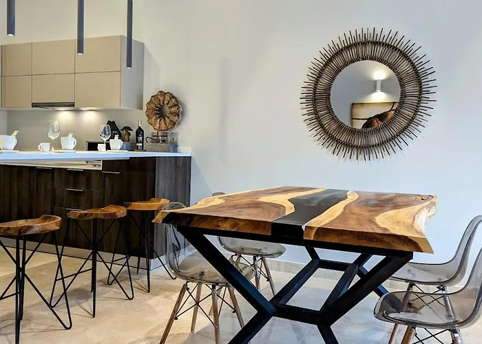 Luxury 2br Steps Away From The Clubs *